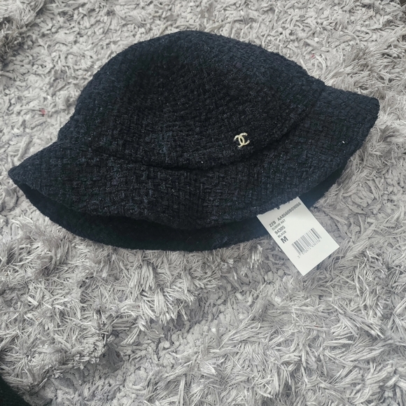 Chanel tweed hat - Picture 4 of 4